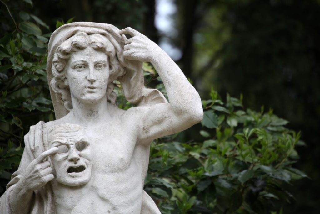 statue grec paris visite guidee paris insolite et secret