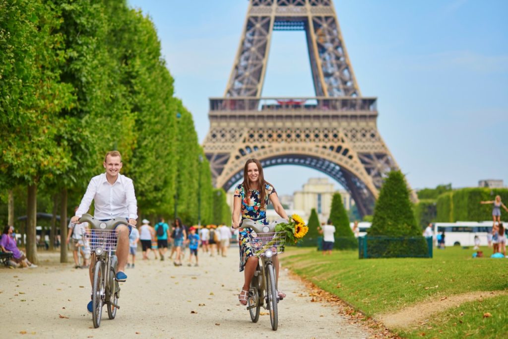 touristes à la Tour Eiffel