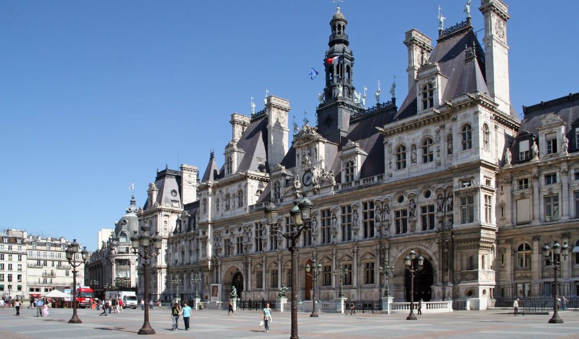 Quelles démarches peut-on effectuer à la mairie de Paris ?