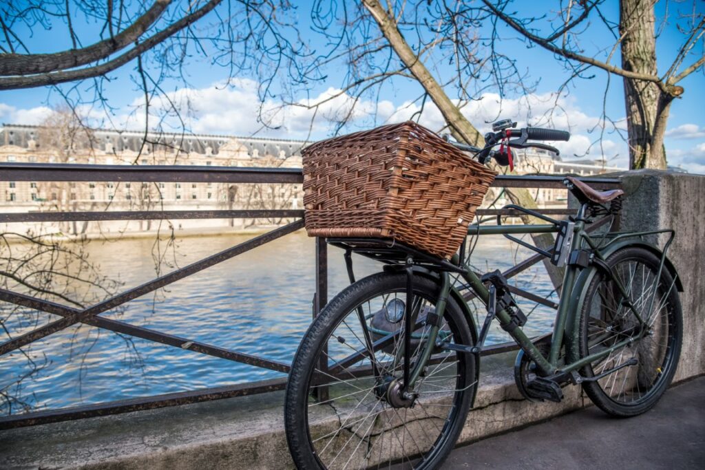 vélo sur les berges de la Seine