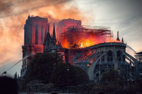 Notre Dame de Paris incendie feu