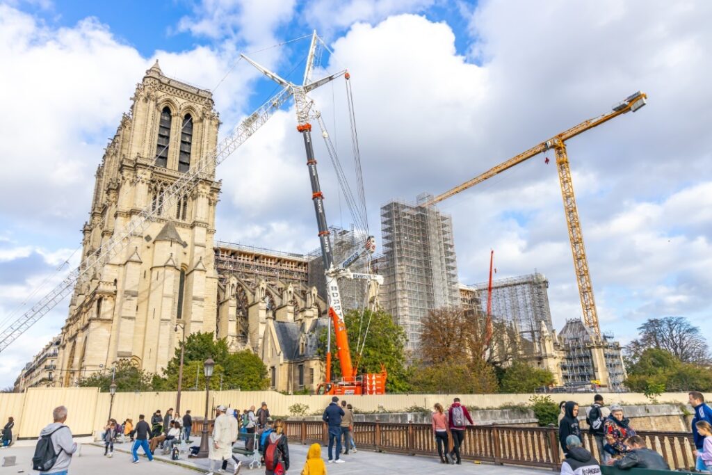Notre Dame de Paris incendie reconstruction restauration 